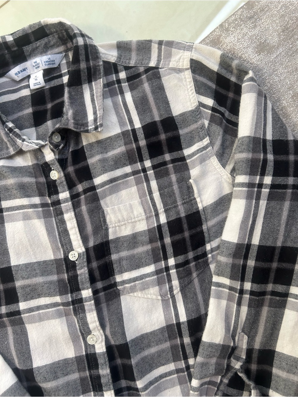 Old Navy Women’s Black & White Plaid Button-Down Shirt